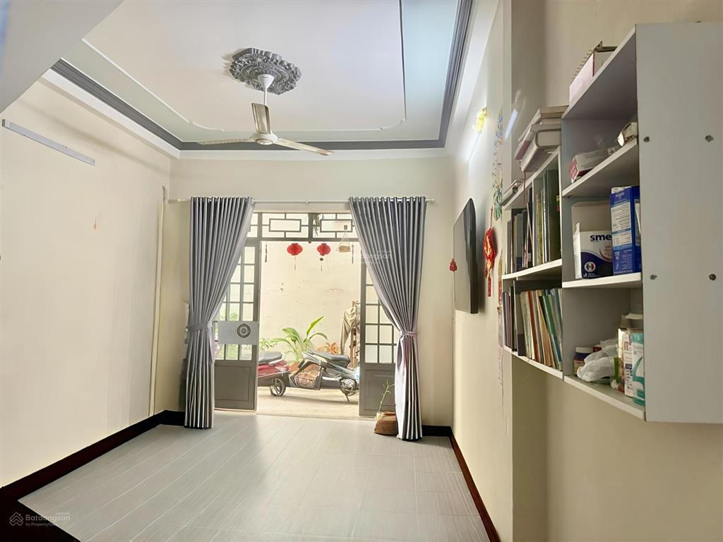 Nhà 2 tầng bê tông cốt thép gần chợ phạm văn bạch, phường tân bình