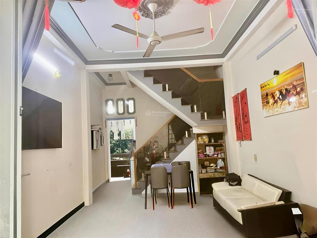 Nhà 2 tầng bê tông cốt thép gần chợ phạm văn bạch, phường tân bình