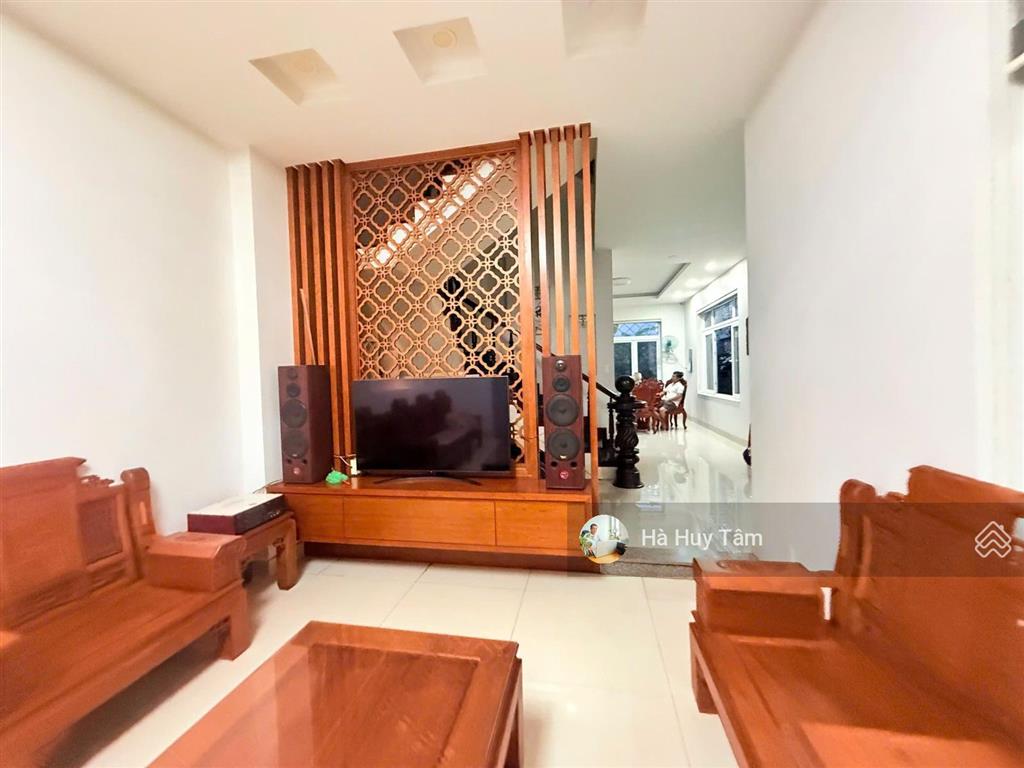 Bán biệt thự mặt tiền đường 16m kdc gia hòa quận 9. 140m2 4 tầng 20 tỷ