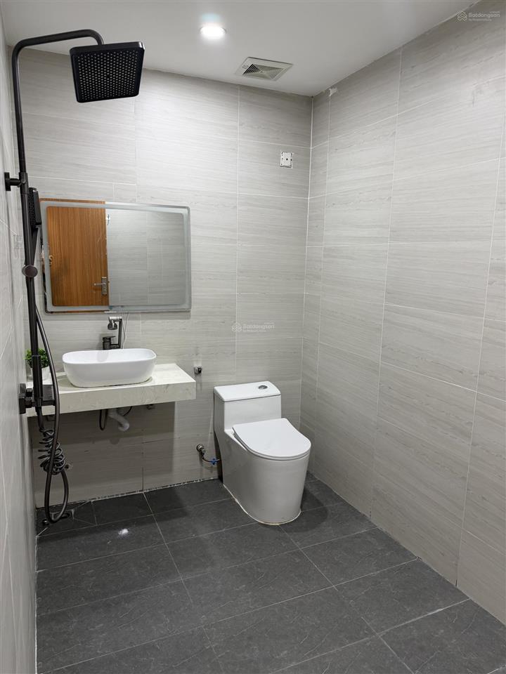 Tôi cần bán căn chung cư 17t6 hoàng đạo thuý, dt 119m2, 3pn full nội thất đẹp, giá bán 11,5 tỷ