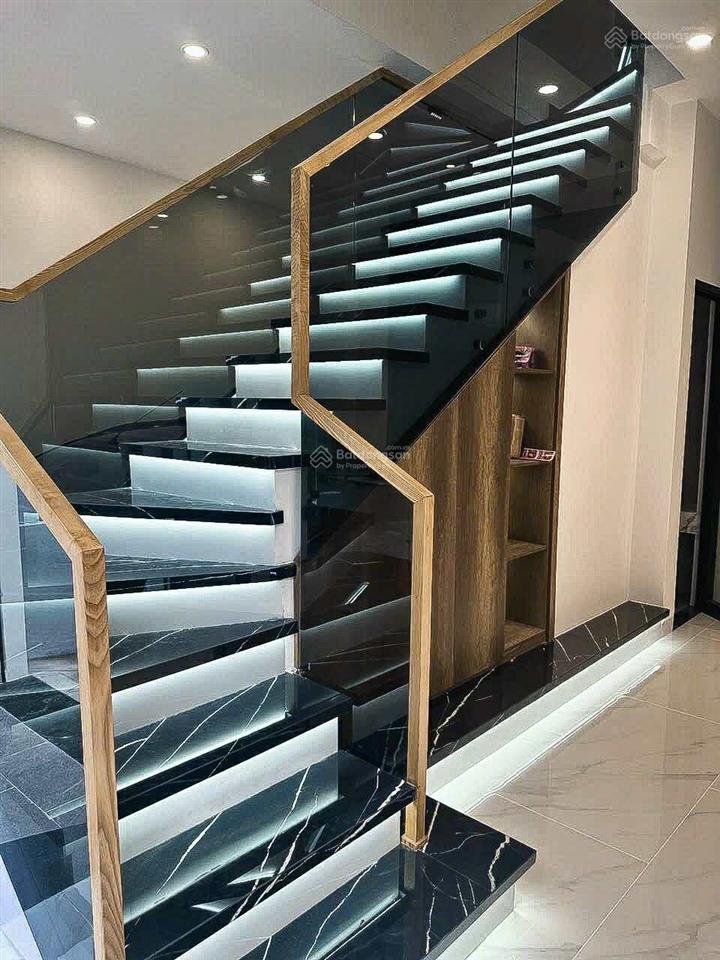 Nhà mặt tiền 2 mặt thoáng  ngang 6.5m  4 tầng  gara ô tô  chỉ 9.3 tỷ