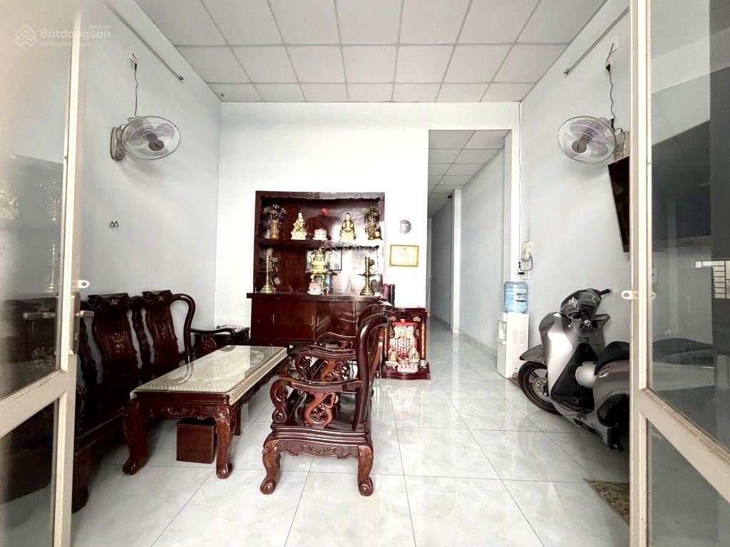 Nhà dt đẹp 4,5x14m, giáp khu tên lửa, có pn trệt + sân sau thoáng mát