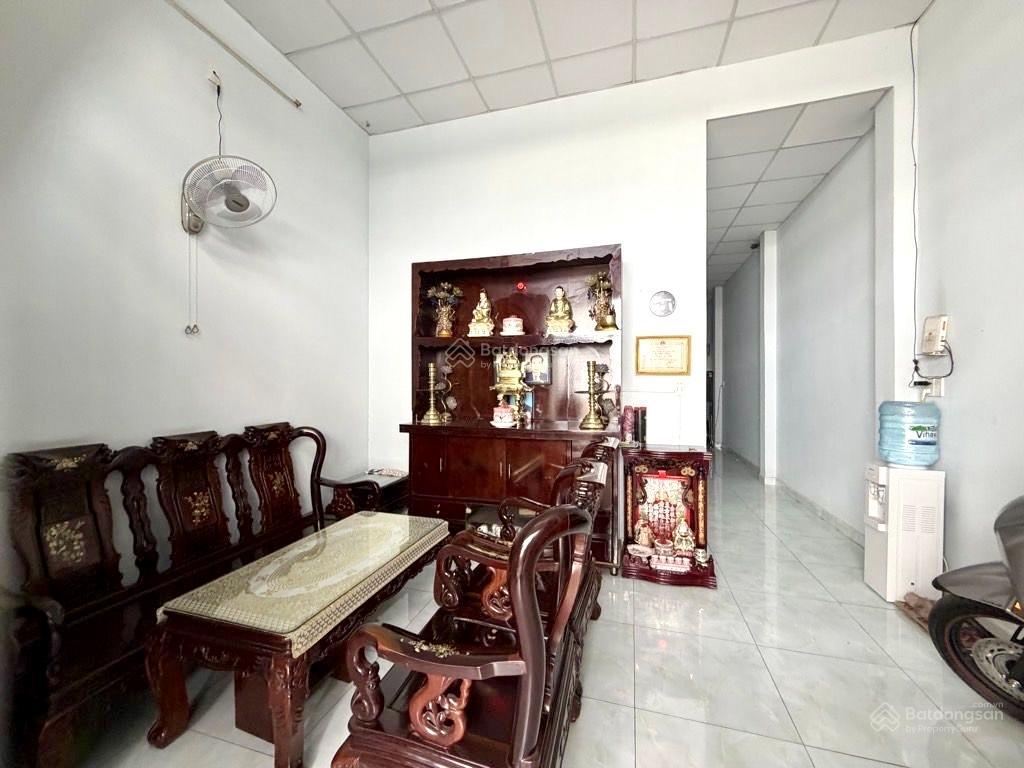 Nhà dt đẹp 4,5x14m, giáp khu tên lửa, có pn trệt + sân sau thoáng mát