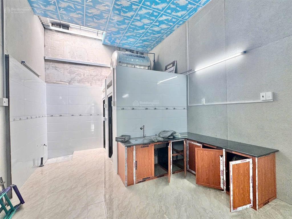 Nhà hxt lê văn quới, dt 4x20m trống suốt, có bếp + wc