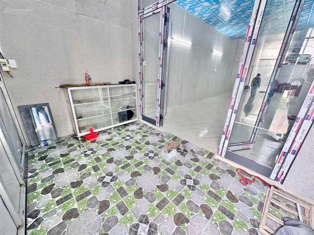 Nhà hxt lê văn quới, dt 4x20m trống suốt, có bếp + wc