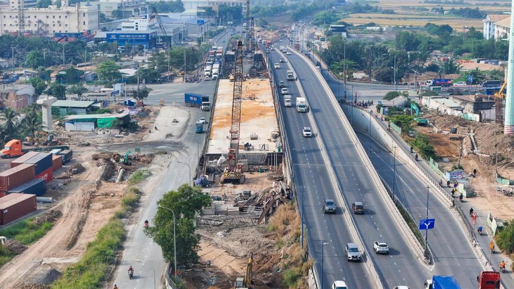 Bán căn duplex tầng cao, view q1, chênh giá tốt, thanh toán theo tiến độ hđmb, hỗ trợ vay ngân hàng