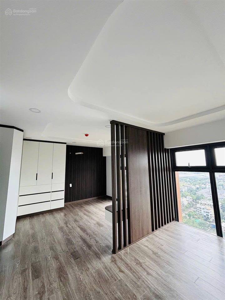 Bán gấp căn 2pn góc, view q1, hướng mát, giá tốt, hỗ trợ vay ngân hàng.  0932 113 ***