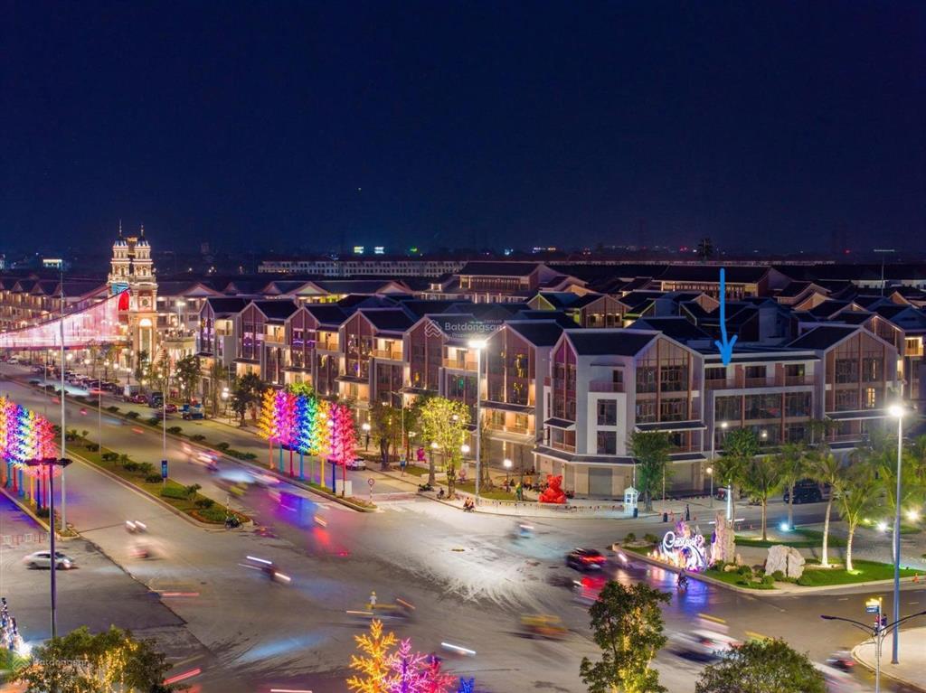 Chính chủ bán liền kề dlsh đối diện cổng vincom lớn nhất việt nam