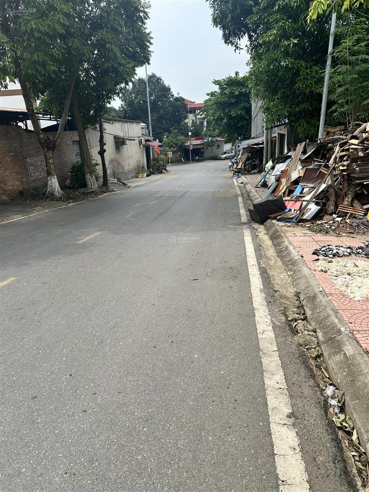 Lô đất 2 mặt tiền , diện tích 85m2.