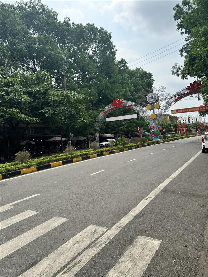 Lô đất 2 mặt tiền , diện tích 85m2.