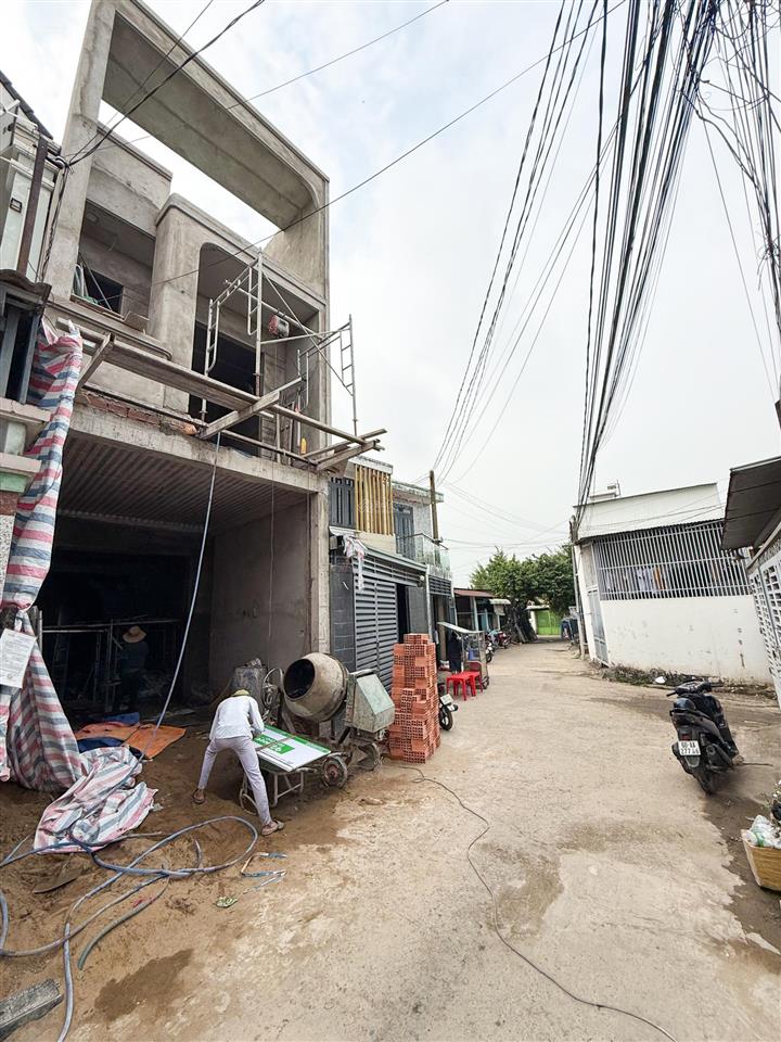 Bán nhà 1 trệt 1 lầu (hoàn công) đường oto (4 phòng ngủ) thuộc p. tân vạn. giá chỉ 3,450 tỷ