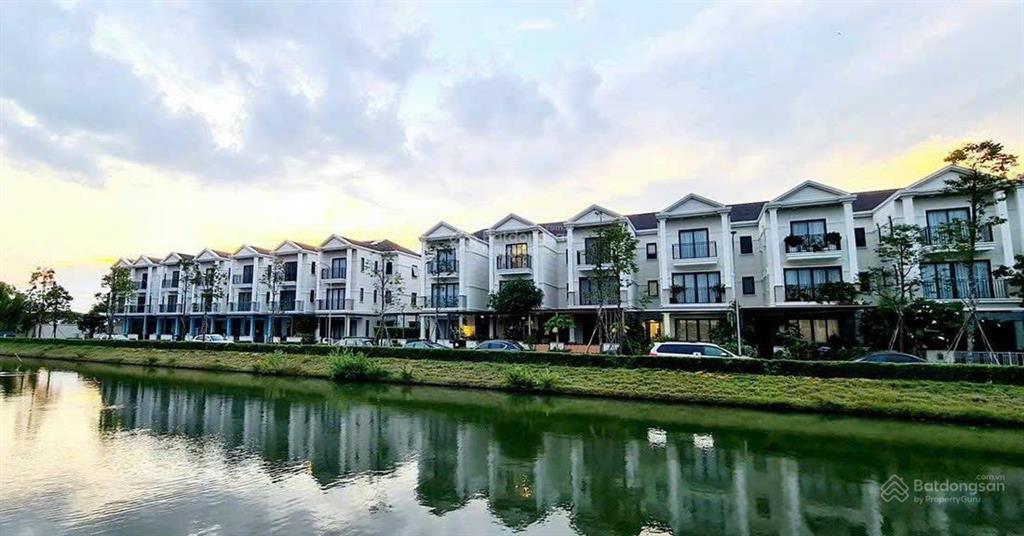 Cần cho thuê gấp bt nine south kdc ven sông, dt 7x20m full nt cao cấp, giá 24tr/th,  0938 399 ***