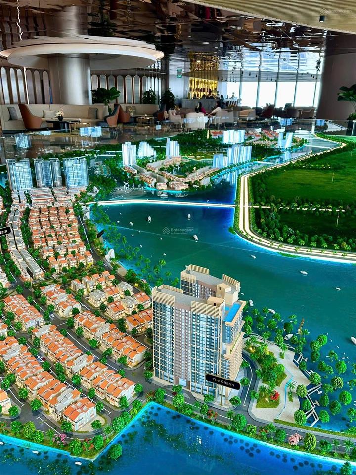 Cần bán căn studio tòa the charm giá chỉ 2tỷ6 view biển