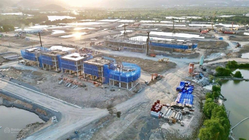 Nhà phố 3 tầng d307 ngang 7,5m kđt ven sông charmora city nha trang