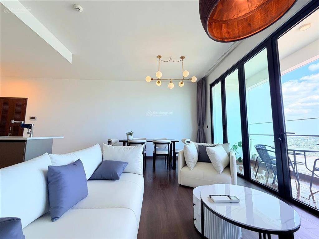 Cho thuê 3 phòng ngủ d'edge thảo điền, nội thất mới, đẹp lung linh, view sông.