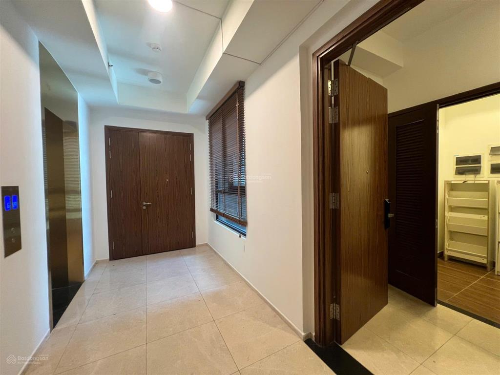 Cho thuê 4 phòng ngủ d'edge thảo điền, nội thất cơ bản, có sẵn đồ điện, đang trống.