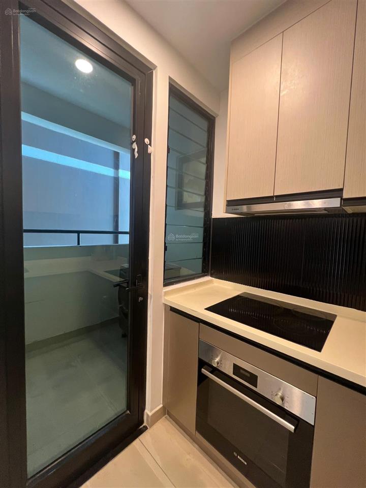 Cho thuê 4 phòng ngủ d'edge thảo điền, nội thất cơ bản, có sẵn đồ điện, đang trống.