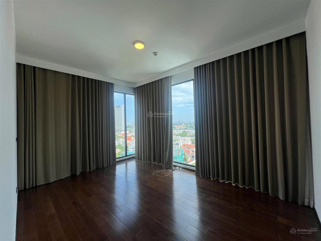 Cho thuê 4 phòng ngủ d'edge thảo điền, nội thất cơ bản, có sẵn đồ điện, đang trống.
