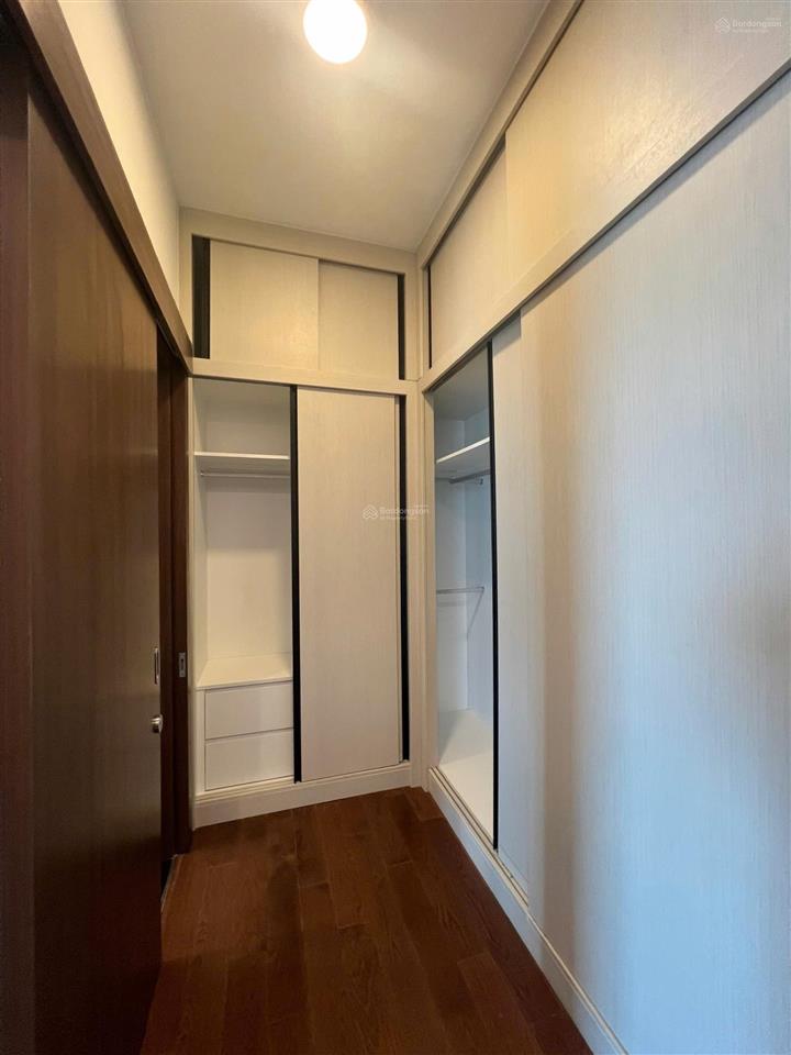 Cho thuê 4 phòng ngủ d'edge thảo điền, nội thất cơ bản, có sẵn đồ điện, đang trống.