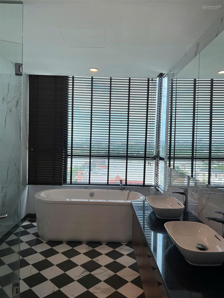 Cho thuê 4 phòng ngủ d'edge thảo điền, nội thất cơ bản, có sẵn đồ điện, đang trống.