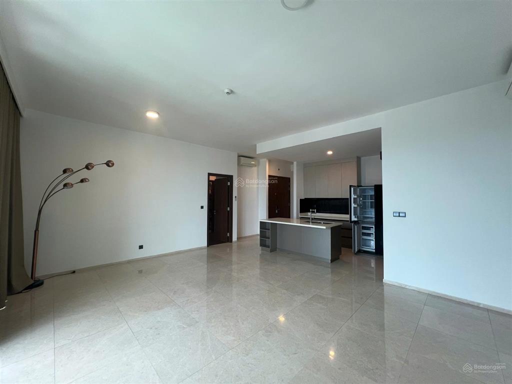 Cho thuê 4 phòng ngủ d'edge thảo điền, nội thất cơ bản, có sẵn đồ điện, đang trống.