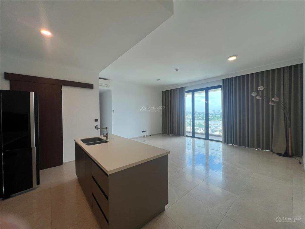 Cho thuê 4 phòng ngủ d'edge thảo điền, nội thất cơ bản, có sẵn đồ điện, đang trống.