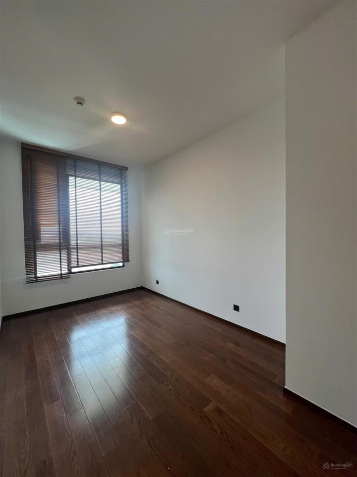 Cho thuê 4 phòng ngủ d'edge thảo điền, nội thất cơ bản, có sẵn đồ điện, đang trống.