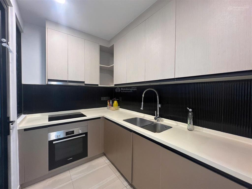 Cho thuê 4 phòng ngủ d'edge thảo điền, nội thất cơ bản, có sẵn đồ điện, đang trống.