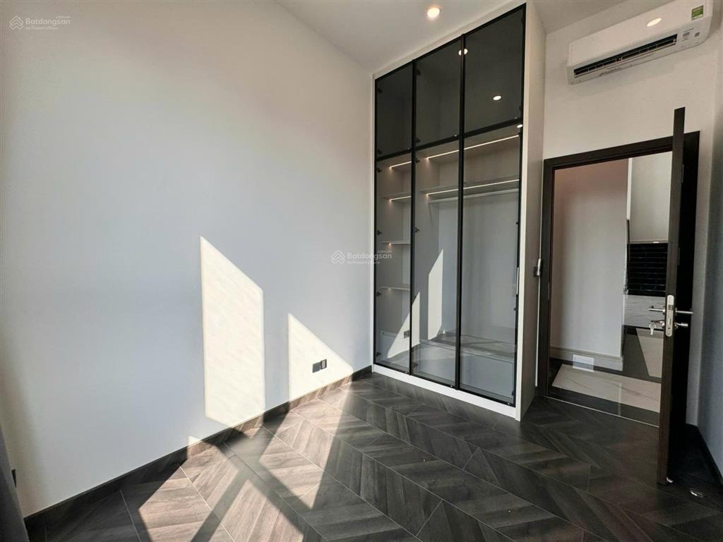 Cho thuê penthouse d'edge thảo điền nội thất cơ bản, căn hiếm có trên thị trường