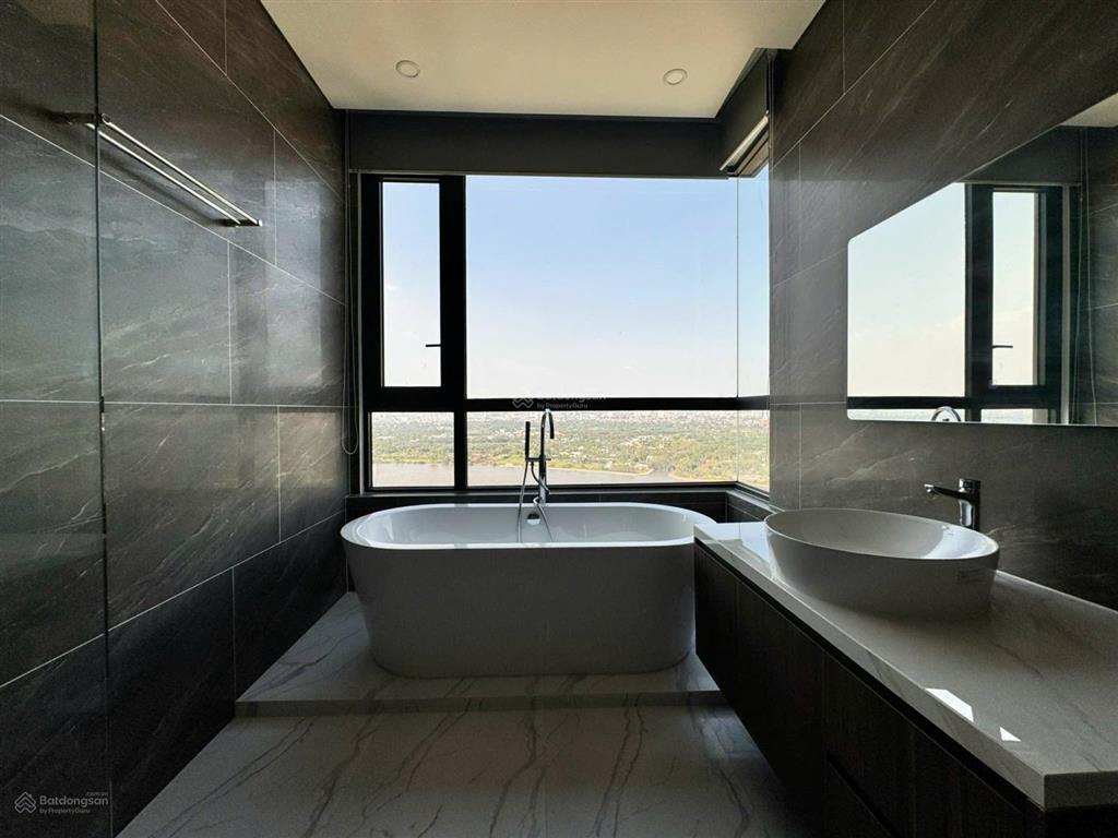 Cho thuê penthouse d'edge thảo điền nội thất cơ bản, căn hiếm có trên thị trường