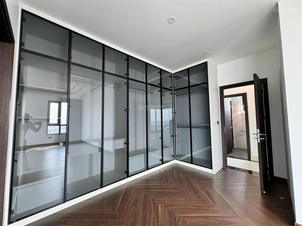 Cho thuê penthouse d'edge thảo điền nội thất cơ bản, căn hiếm có trên thị trường