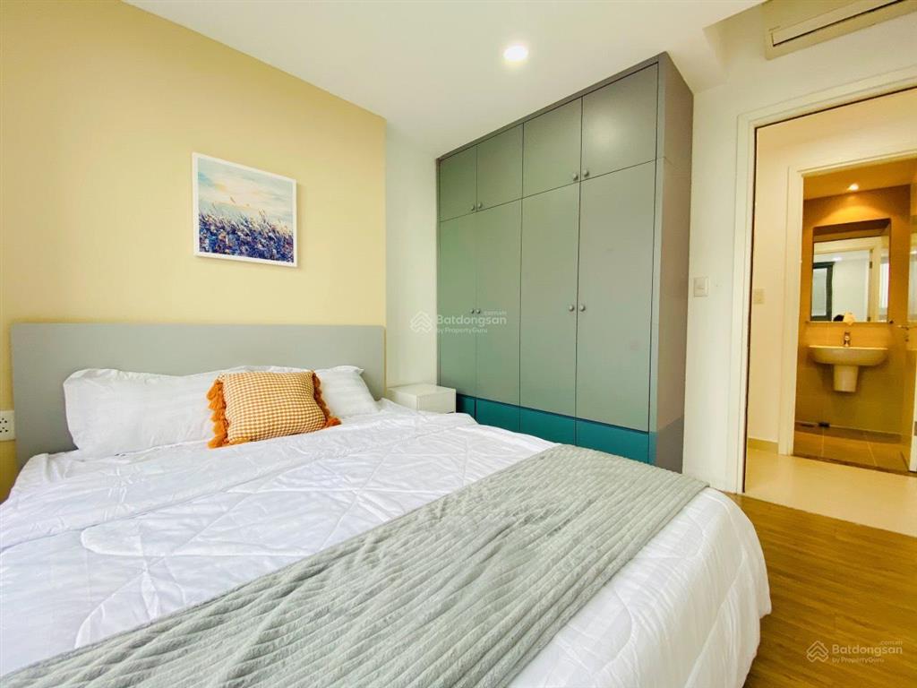 Cho thuê căn hộ sky center phổ quang, 3 phòng ngủ 100m2 giá 23tr/tháng khoa 0934 819 ***