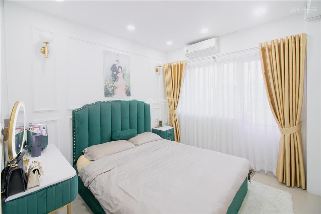 Bán căn hộ sky center phổ quang, 3 phòng ngủ giá 8.2 tỷ.  0934 819 *** khoa