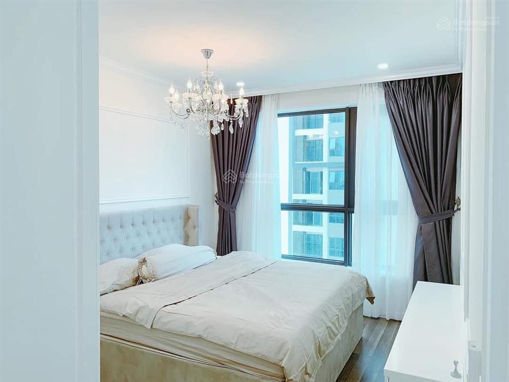 Bán căn hộ sky center phổ quang, 3 phòng ngủ giá 8.2 tỷ.  0934 819 *** khoa