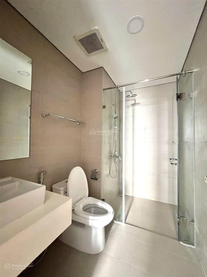 Bán căn hộ sky center phổ quang, 3 phòng ngủ giá 8.2 tỷ.  0934 819 *** khoa