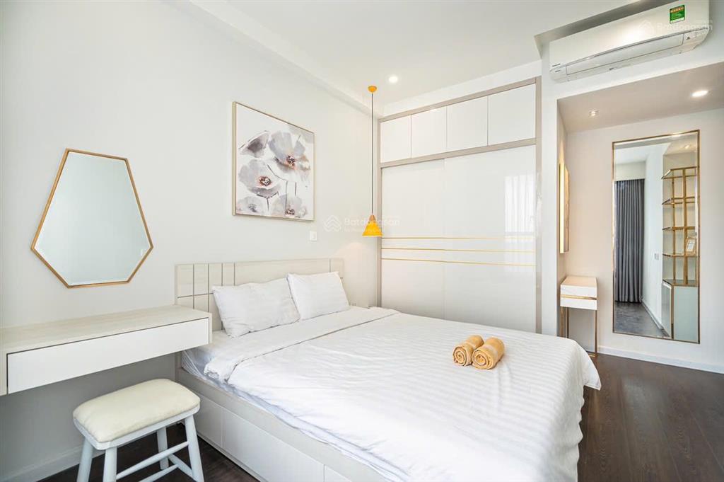 Bán căn hộ sky center phổ quang, 2 phòng ngủ giá 6tỷ.  0934 819 *** khoa