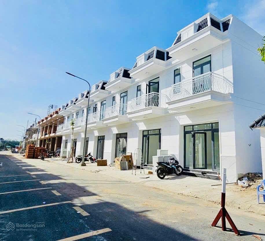 Nhận ngay nhà phố compound nằm tại trung tâm hành chính  chỉ 799 triệu  dtsd 150m2