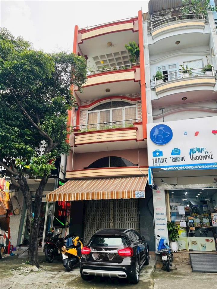 Bán nhà mặt phố nguyễn sơn, khu nhiều vp , xây 4 lầu , ngang 4,5m , nhiều tiện ích, giá 17,5 tỷ