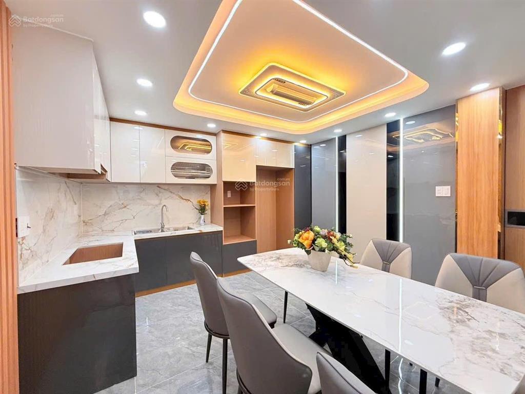 Bán nhà giáp aeon mall, xe hơi vô nhà, xây 2 lầu 1 lửng, 48m2, đủ công năng, giá 7.8 tỷ