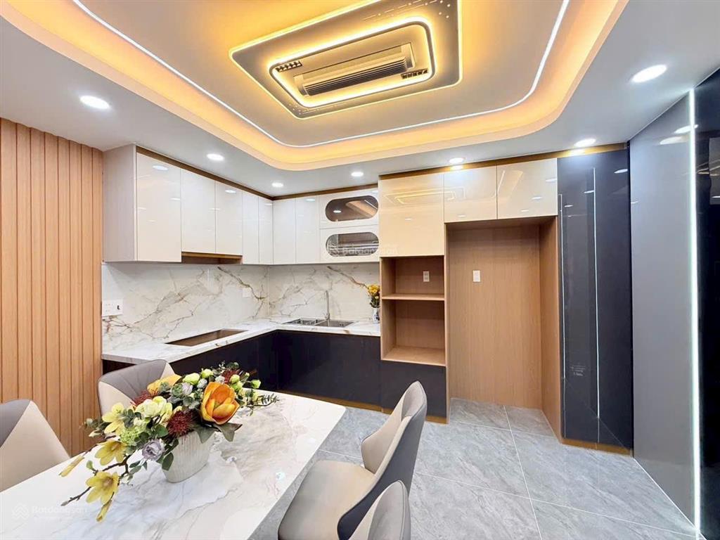 Bán nhà giáp aeon mall, xe hơi vô nhà, xây 2 lầu 1 lửng, 48m2, đủ công năng, giá 7.8 tỷ