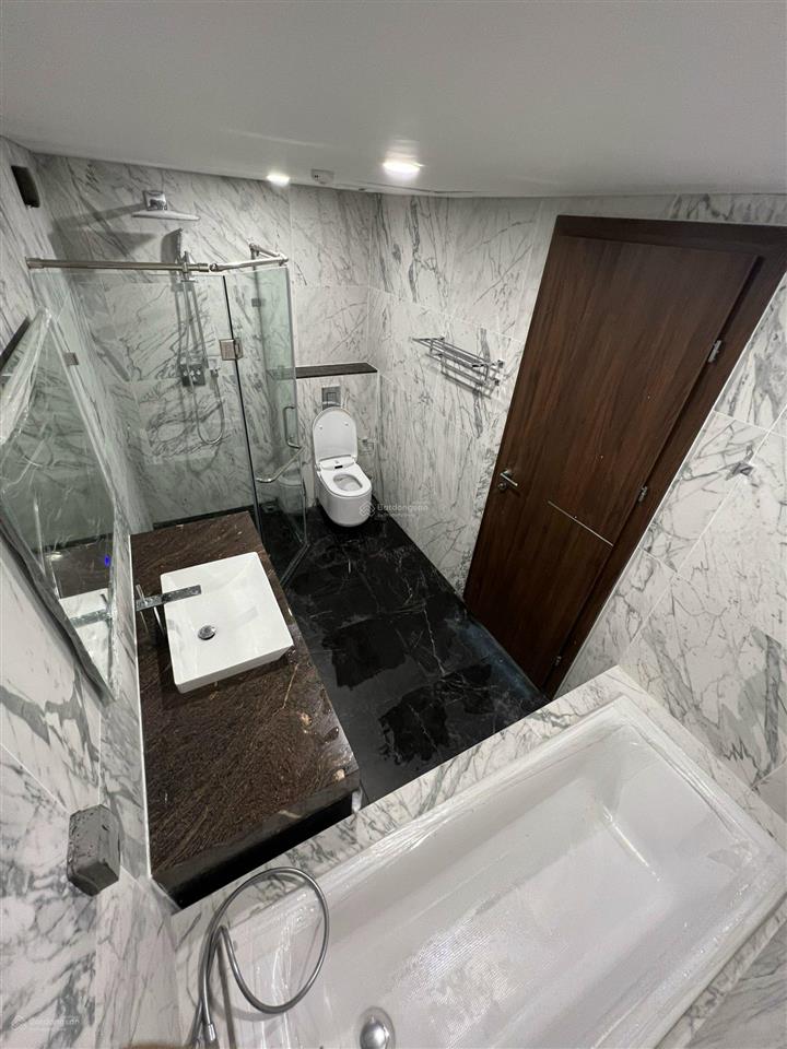 Bán căn góc 3pn+1 160m2 view công viên ciputra. nội thất cơ bản. tầng đẹp. cửa hướng tây