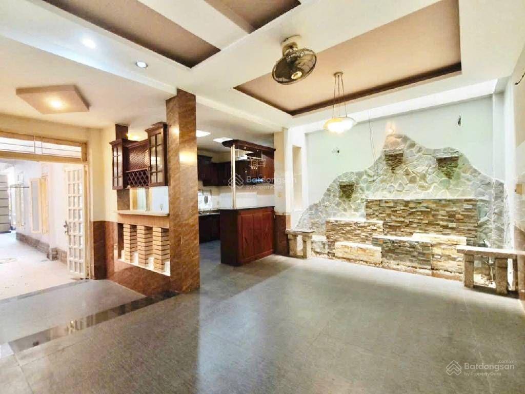 Nhà phố trung tâm tân bình gần sân bay 133m ngang 5m xe hơi vào nhà