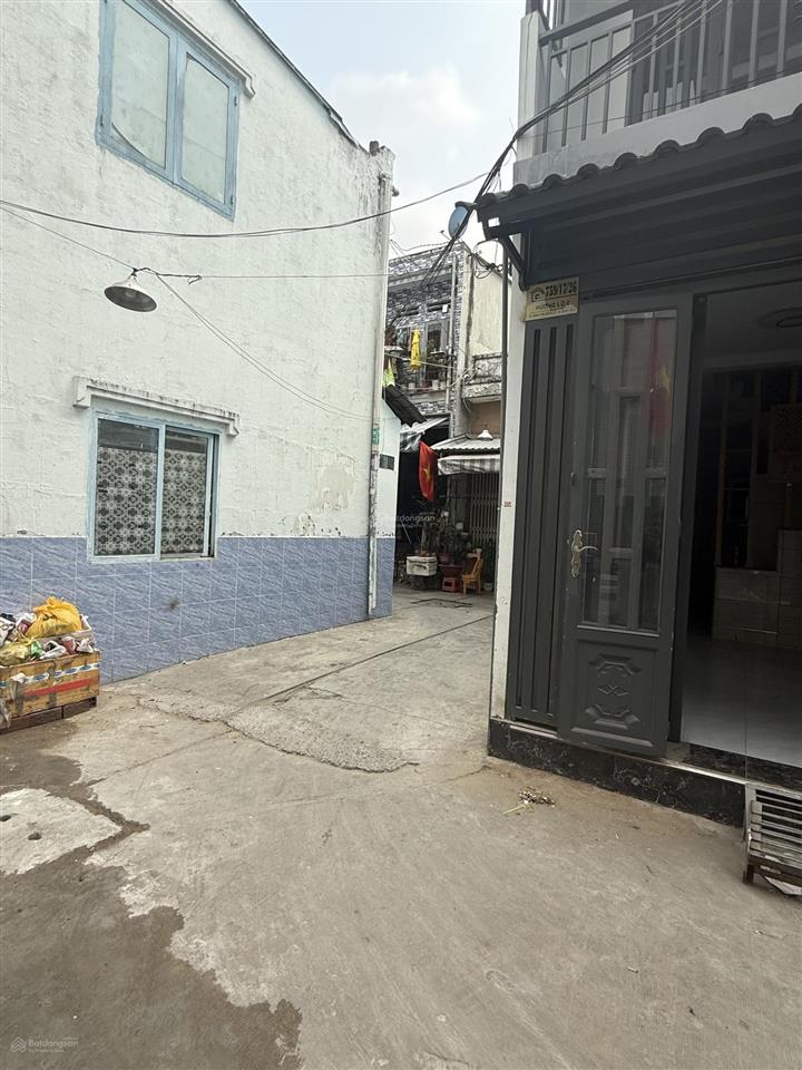 Chỉ 2 tỷ 9 có nhà mới  2 tầng btct xây kiên cố  hẻm xe hơi vào tận cửa nhà  giá vẫn còn tl