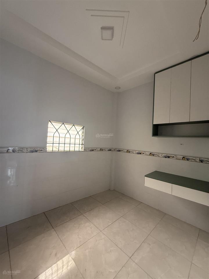 Chỉ 2 tỷ 9 có nhà mới  2 tầng btct xây kiên cố  hẻm xe hơi vào tận cửa nhà  giá vẫn còn tl