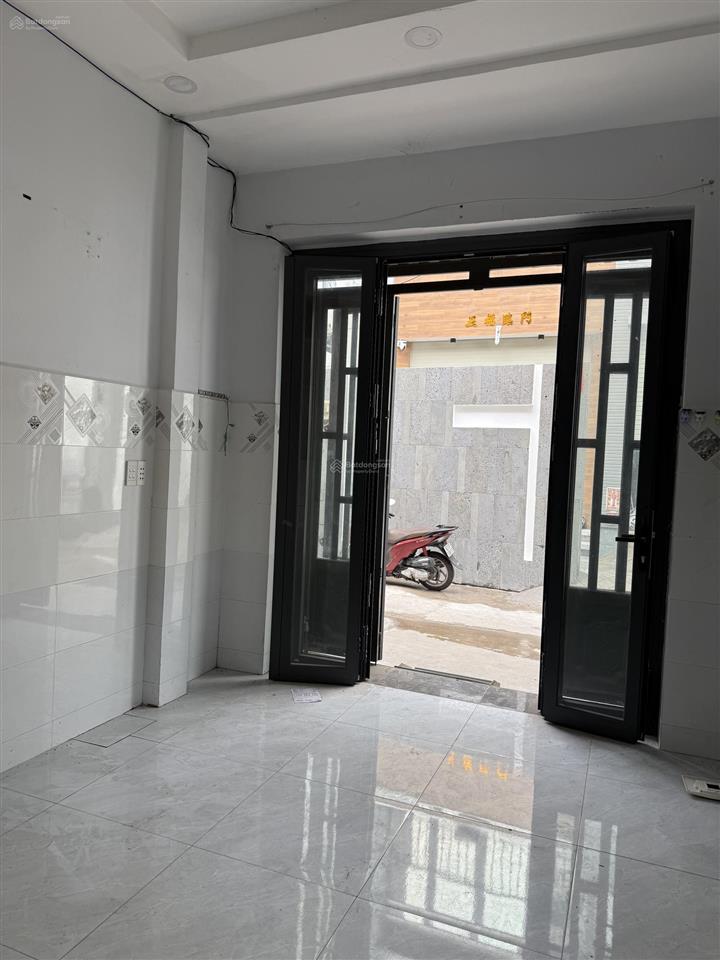 Chỉ 2 tỷ 9 có nhà mới  2 tầng btct xây kiên cố  hẻm xe hơi vào tận cửa nhà  giá vẫn còn tl