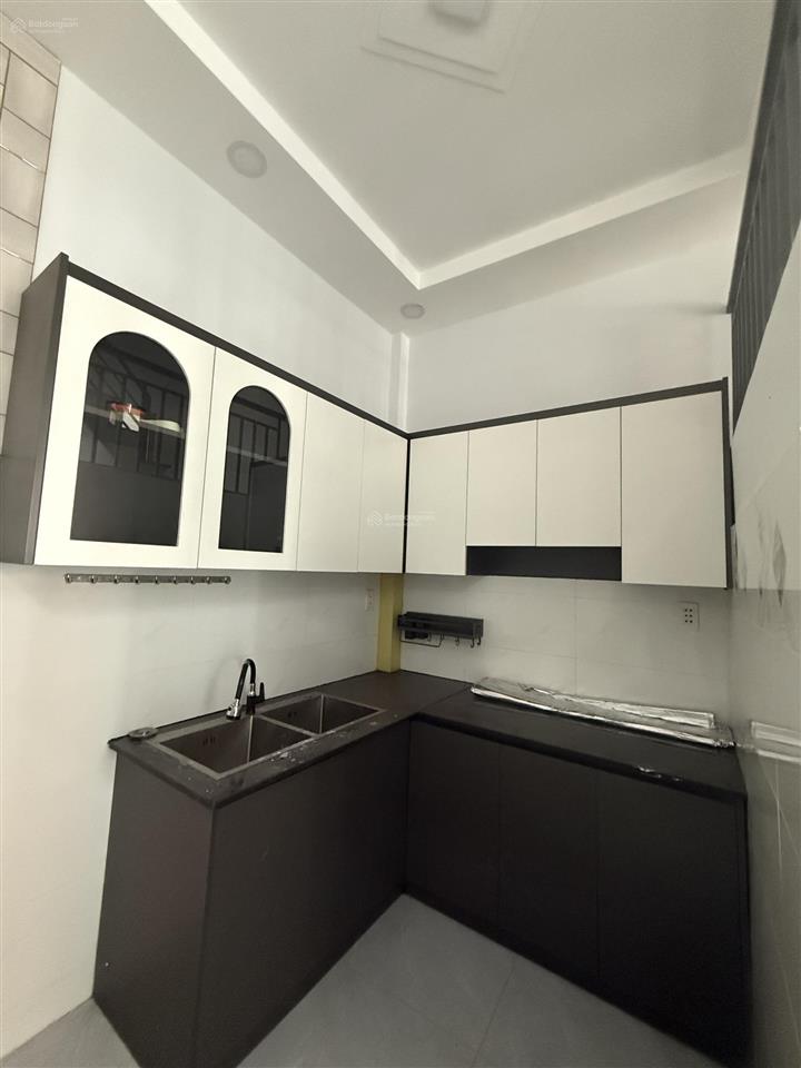 Chỉ 2 tỷ 9 có nhà mới  2 tầng btct xây kiên cố  hẻm xe hơi vào tận cửa nhà  giá vẫn còn tl