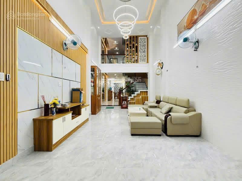 Giảm mạnh 800tr bán nhà 4 tầng hẻm xe tải  đường nguyễn duy cung, gò vấp có thang máy, giá 9,7 tỷ