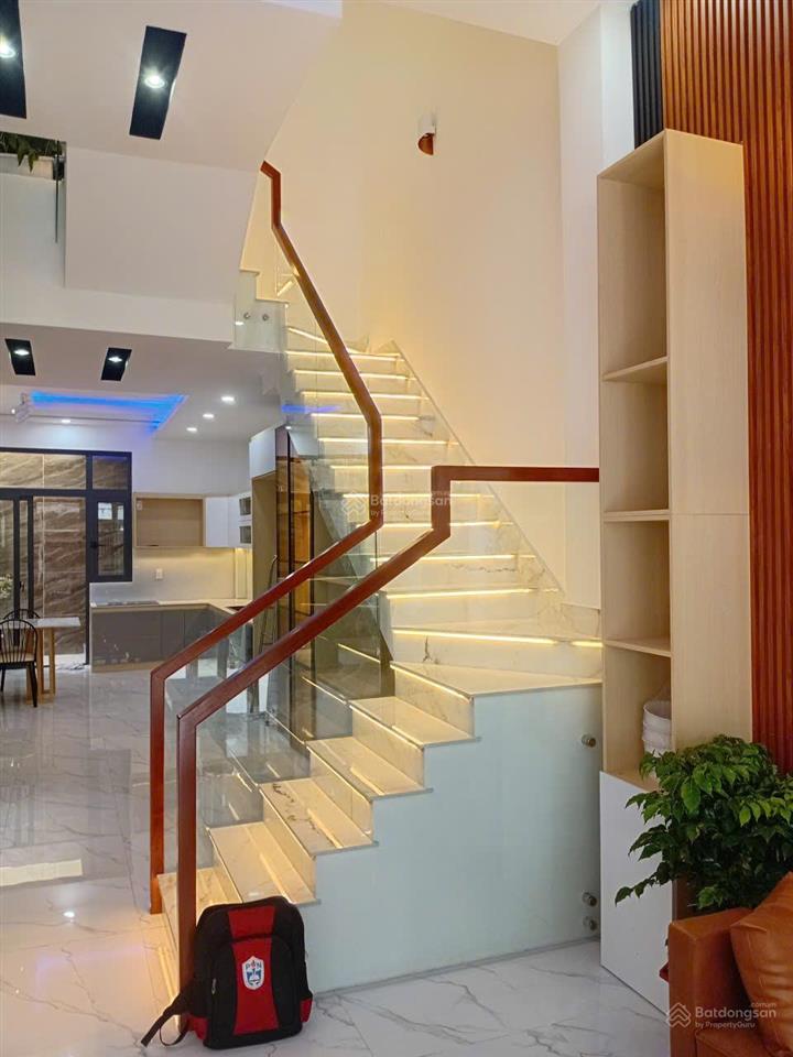 Bán nhà đẹp q12  3 tầng kiên cố  sổ hồng chính chủ  chỉ 5,5 tỷ ( tl).