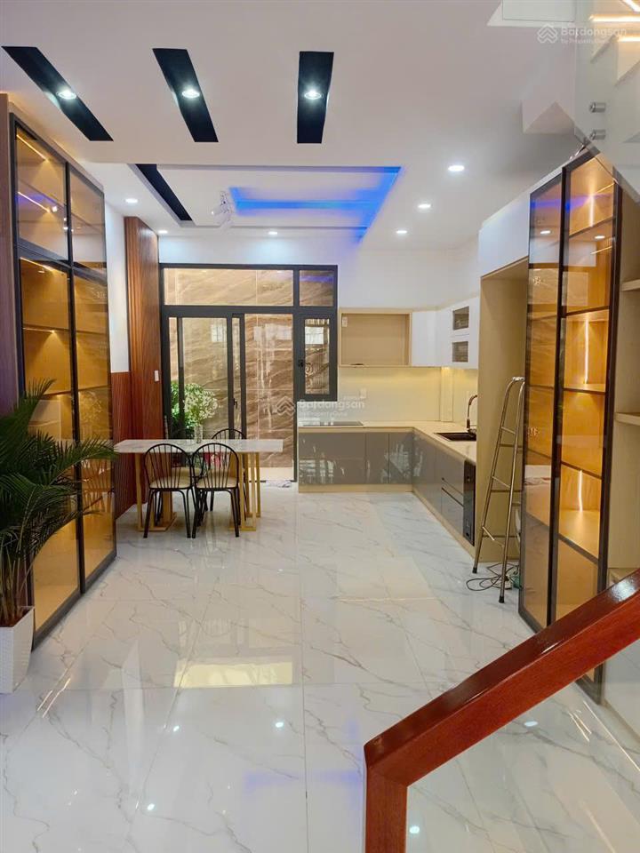 Bán nhà đẹp q12  3 tầng kiên cố  sổ hồng chính chủ  chỉ 5,5 tỷ ( tl).