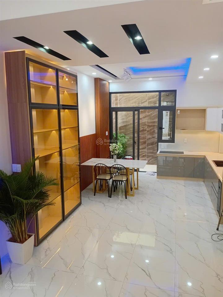 Bán nhà đẹp q12  3 tầng kiên cố  sổ hồng chính chủ  chỉ 5,5 tỷ ( tl).